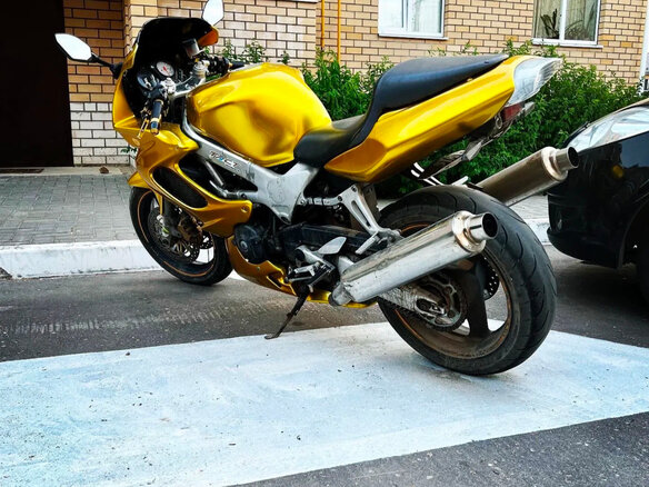 1997 Honda VTR 1000, золотистый - вид 2