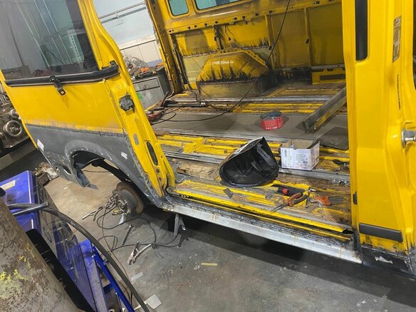 2008 Ford Transit, жёлтый, 1500000 рублей - вид 10