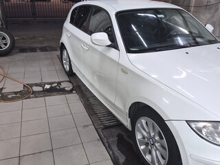 2011 BMW 1 серии 118i I (E81/E82/E87/E88) Рестайлинг, белый, 750000 рублей, вид 4