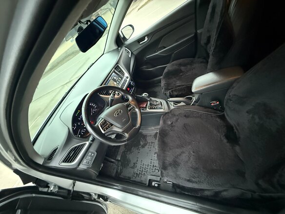 2018 Hyundai Solaris II, серебристый, 1400000 рублей - вид 16