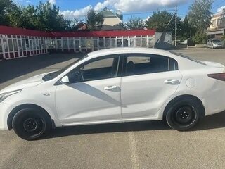 2019 Kia Rio IV, белый, 860000 рублей, вид 2