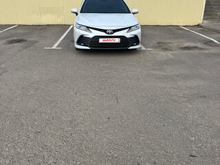 2021 Toyota Camry VIII (XV70) Рестайлинг, белый, 3850000 рублей, вид 1