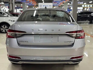2025 Skoda Superb III Рестайлинг, серебристый, 2851222 рублей, вид 4