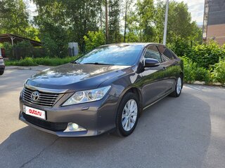 2013 Toyota Camry VII (XV50), серый, 1720000 рублей, вид 1