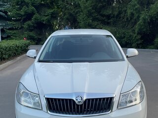 2010 Skoda Octavia II (A5) Рестайлинг, белый, 700000 рублей, вид 3