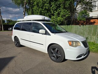 2012 Chrysler Town & Country V Рестайлинг, белый, 1350000 рублей, вид 2