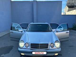 1998 Mercedes-Benz E-Класс 240 II (W210, S210), серебристый, 950000 рублей, вид 2