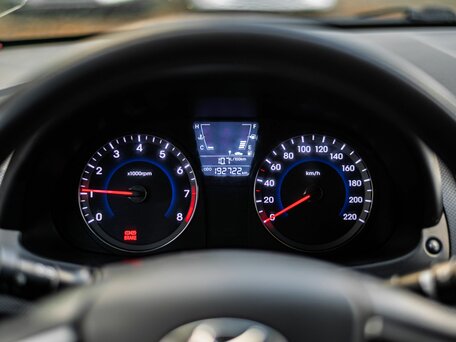 2013 Hyundai Solaris I, чёрный, 635000 рублей, вид 5