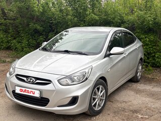 2013 Hyundai Solaris I, серебристый, 800000 рублей, вид 2