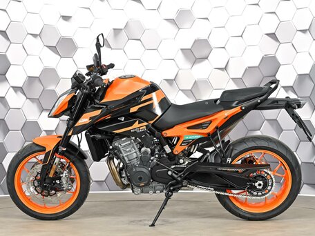 2023 KTM 890 Duke GP, чёрный, 899000 рублей, вид 4