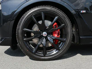 2023 BMW X7 M60i I (G07) Рестайлинг, чёрный, 18300000 рублей, вид 3