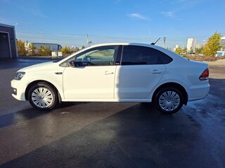 2017 Volkswagen Polo V Рестайлинг, белый, 1050000 рублей, вид 4