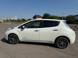 2012 Nissan Leaf I (ZE0/AZE0), белый, 699000 рублей, вид 1