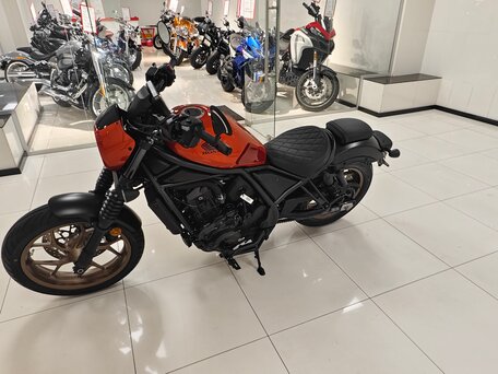 2026 Honda CMX 1100 Rebel, оранжевый, 1480000 рублей, вид 2