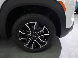 2024 Chevrolet TrailBlazer III Рестайлинг, белый, 2100000 рублей, вид 1