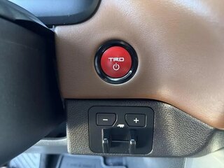 2025 Toyota Tundra CrewMax III, чёрный, 8550550 рублей, вид 4