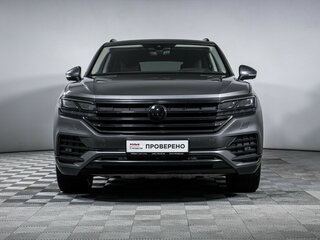 2021 Volkswagen Touareg III, серый, 4800000 рублей, вид 2