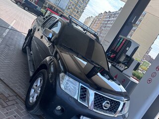 2010 Nissan Navara (Frontier) III (D40) Рестайлинг, чёрный, 1550000 рублей, вид 3