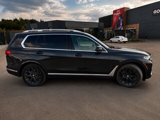 2021 BMW X7 40i I (G07), серый, 8900000 рублей, вид 4