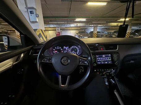 2017 Skoda Octavia III (A7), белый, 1675000 рублей, вид 4
