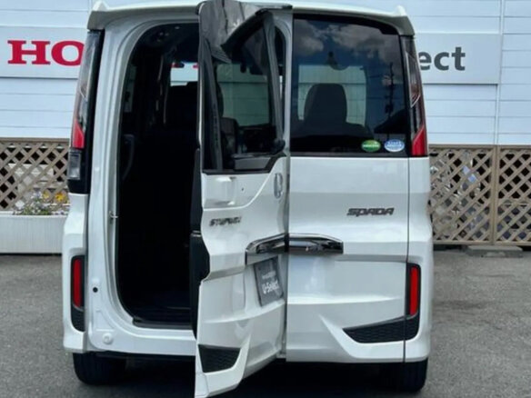 2021 Honda Stepwgn Spada V Рестайлинг, белый, 1897000 рублей - вид 14