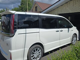 2018 Toyota Noah III (R80) Рестайлинг, красный, 2200000 рублей, вид 3