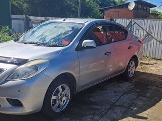 2013 Nissan Latio I (N17), серебристый, 700000 рублей, вид 2