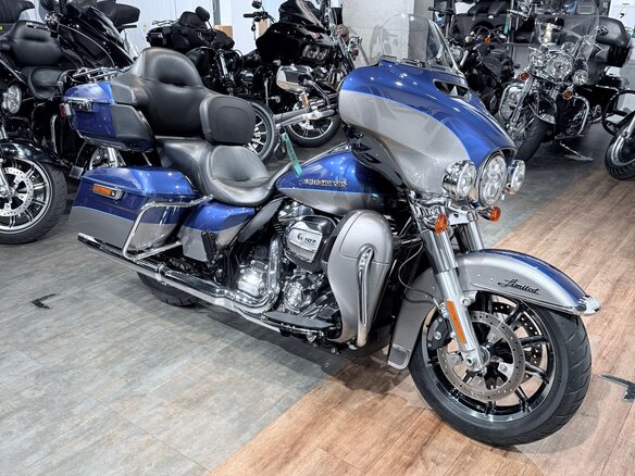 2017 Harley-Davidson Electra Glide, серебристый, 1799000 рублей - вид 1