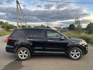 2017 Ford Explorer V Рестайлинг, чёрный, 2200000 рублей, вид 3