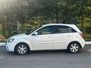 2011 Kia Rio II Рестайлинг, белый, 370000 рублей, вид 2