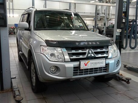 2013 Mitsubishi Pajero IV Рестайлинг 1, серый, 1720000 рублей, вид 2