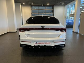 2021 Kia K5 III, белый, 2250000 рублей, вид 4