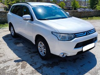 2013 Mitsubishi Outlander III, белый, 1600000 рублей, вид 3