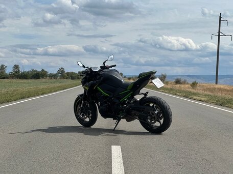 2021 Kawasaki Z 900, чёрный, 720000 рублей, вид 4