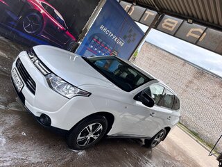 2013 Mitsubishi Outlander III, белый, 2100000 рублей, вид 1