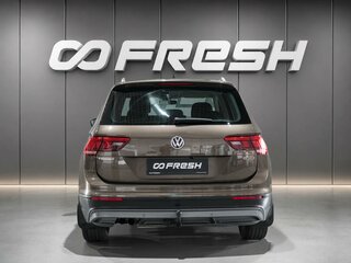 2018 Volkswagen Tiguan II, коричневый, 2199000 рублей, вид 4