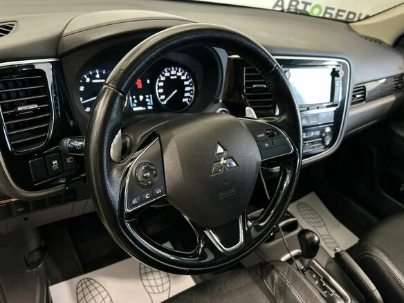 2015 Mitsubishi Outlander III Рестайлинг 2, белый - вид 11