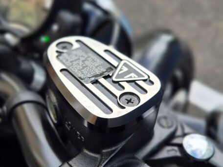2020 Triumph Bonneville Bobber, чёрный, 1550000 рублей, вид 3