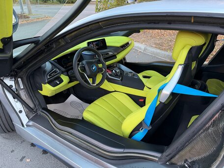 2015 BMW i8 I, серебристый, 5900000 рублей, вид 3