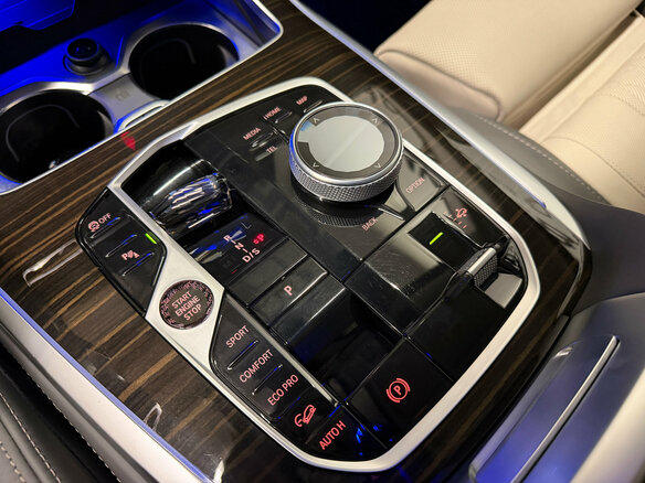2022 BMW X7 40d I (G07) Рестайлинг, серый, 11900000 рублей - вид 20