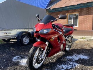 Yamaha FZR600