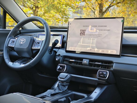 2026 Toyota RAV4 VI (XA60), чёрный - вид 19