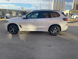 2021 BMW X5 40i IV (G05/G18), белый, 8700000 рублей, вид 4