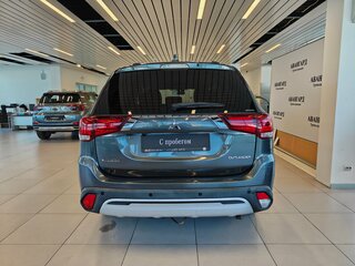 2019 Mitsubishi Outlander III Рестайлинг 3, серый, 1845000 рублей, вид 4