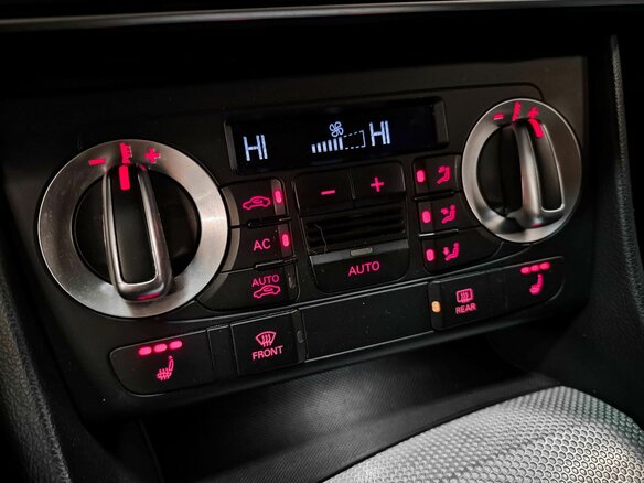 2012 Audi Q3 I (8U), белый - вид 14