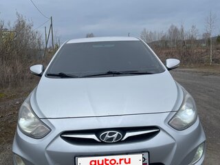 2011 Hyundai Solaris I, серебристый, 715000 рублей, вид 2