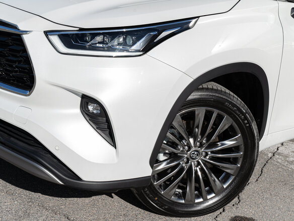 2026 Toyota Highlander IV (XU70), белый - вид 1