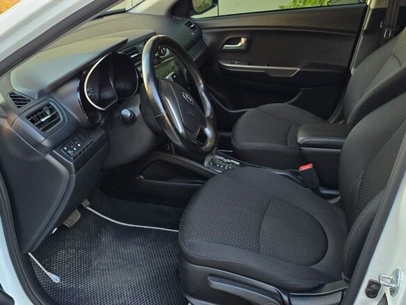 2015 Kia Rio III Рестайлинг, белый, 1100000 рублей - вид 11