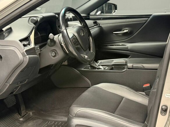2020 Lexus ES 250 VII, серый, 3100000 рублей - вид 7