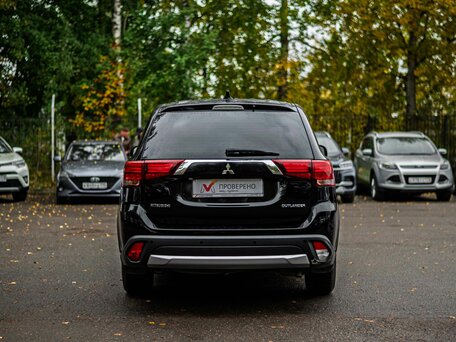 2017 Mitsubishi Outlander III Рестайлинг 2, чёрный, 1350000 рублей, вид 4